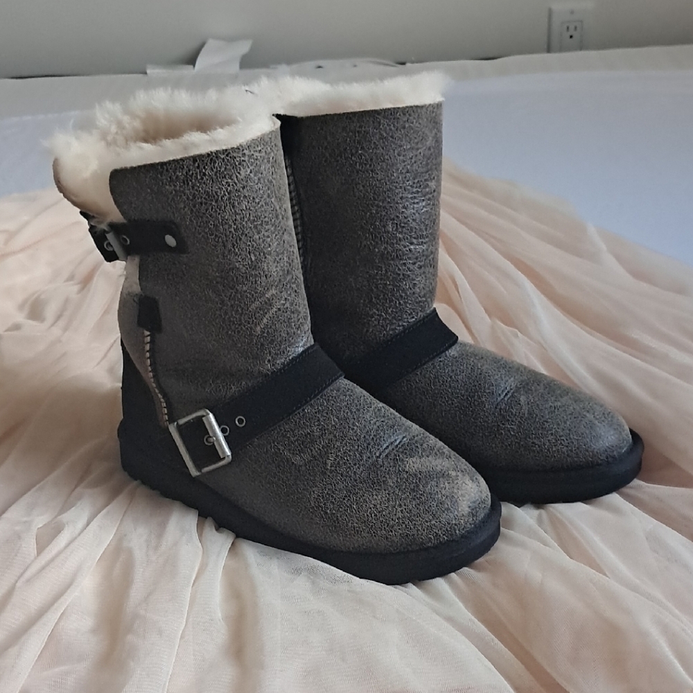 Cozy Gray Shearling Women's Boots